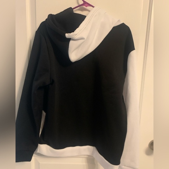 Medium Black & White Hoodie, NWOT. P2P 22 - Picture 2 of 2